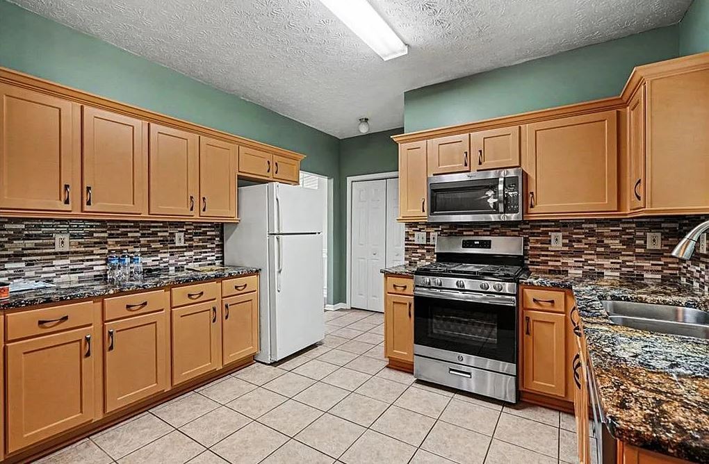Building Photo - 375 Clairidge Ln