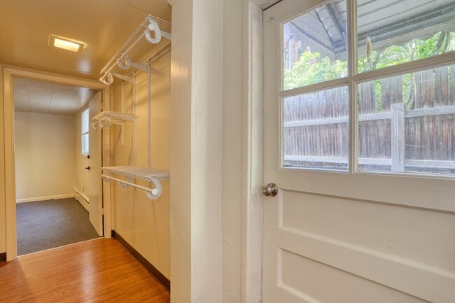 Building Photo - 911 4th St