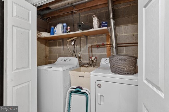 Building Photo - 313 Sage Ln