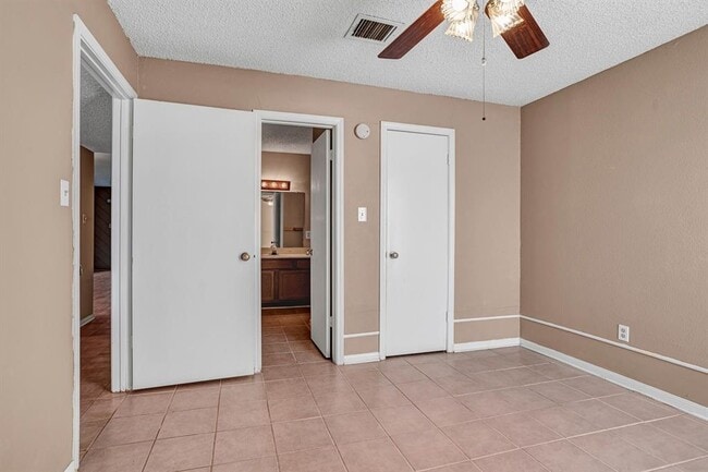 Building Photo - 104 Lakeview Terrace