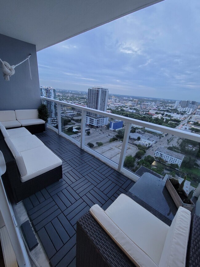 Balcony (Share) - 90 NE 17th St