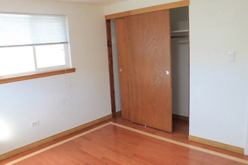 Building Photo - 4225 W 70th Pl