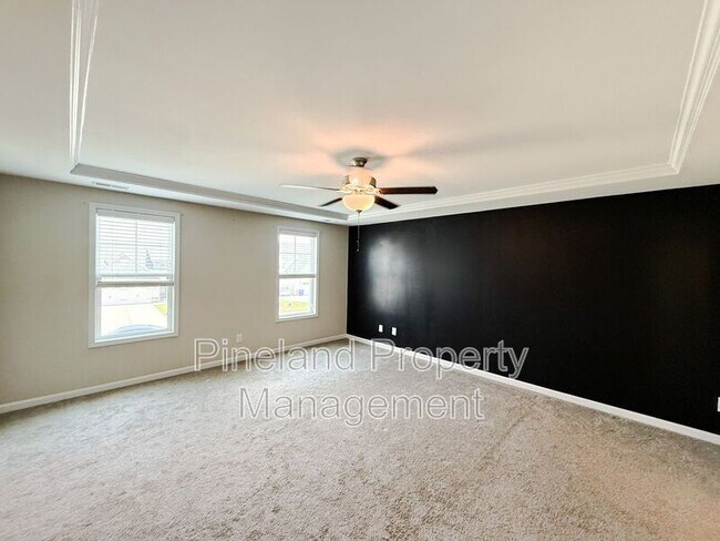 Building Photo - 147 Stafford Ave