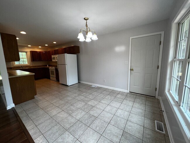 Building Photo - 3-Bedroom in Country Setting Close to Farmville!