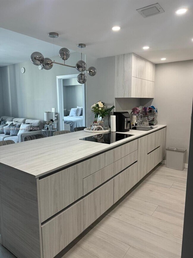 Building Photo - 275 NE 18th St