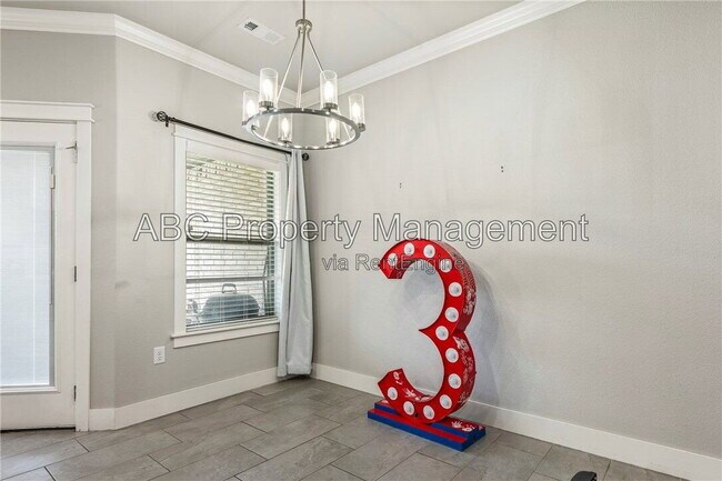 Building Photo - 1038 Jameson St