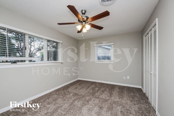 Building Photo - 881 Park Manor Dr