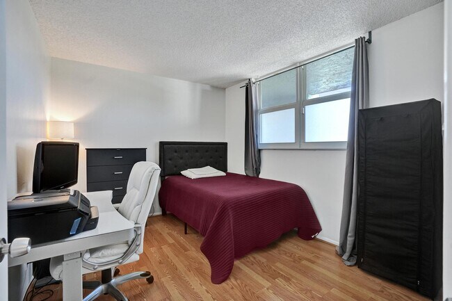 Building Photo - 9480 Poinciana Pl