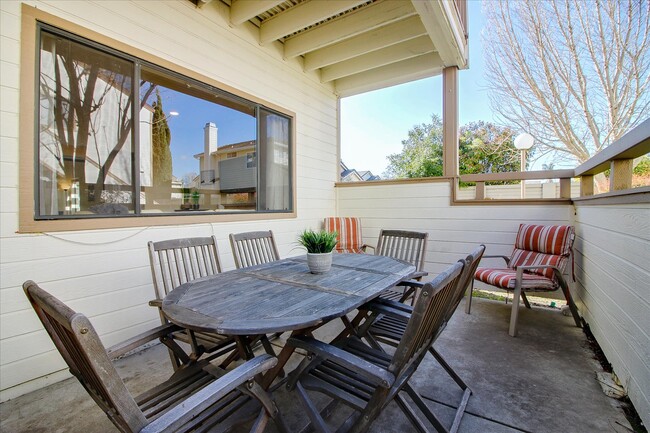 Building Photo - 1398 Meadow Ridge Cir