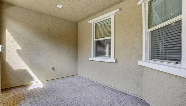 Building Photo - 37 Alamere Falls Dr