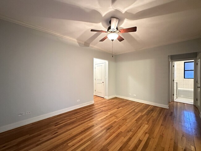 Building Photo - 749 W Addison St