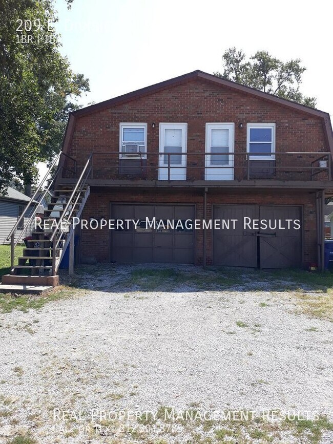 One Bedroom Duplex with Garage 209 E Division St Boonville IN 47601