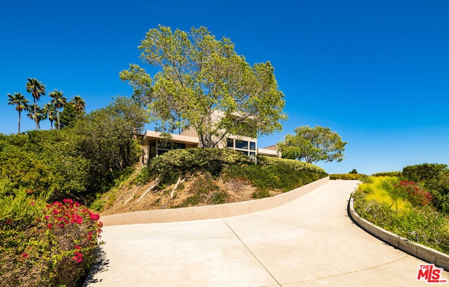 Building Photo - 1436 Summitridge Dr