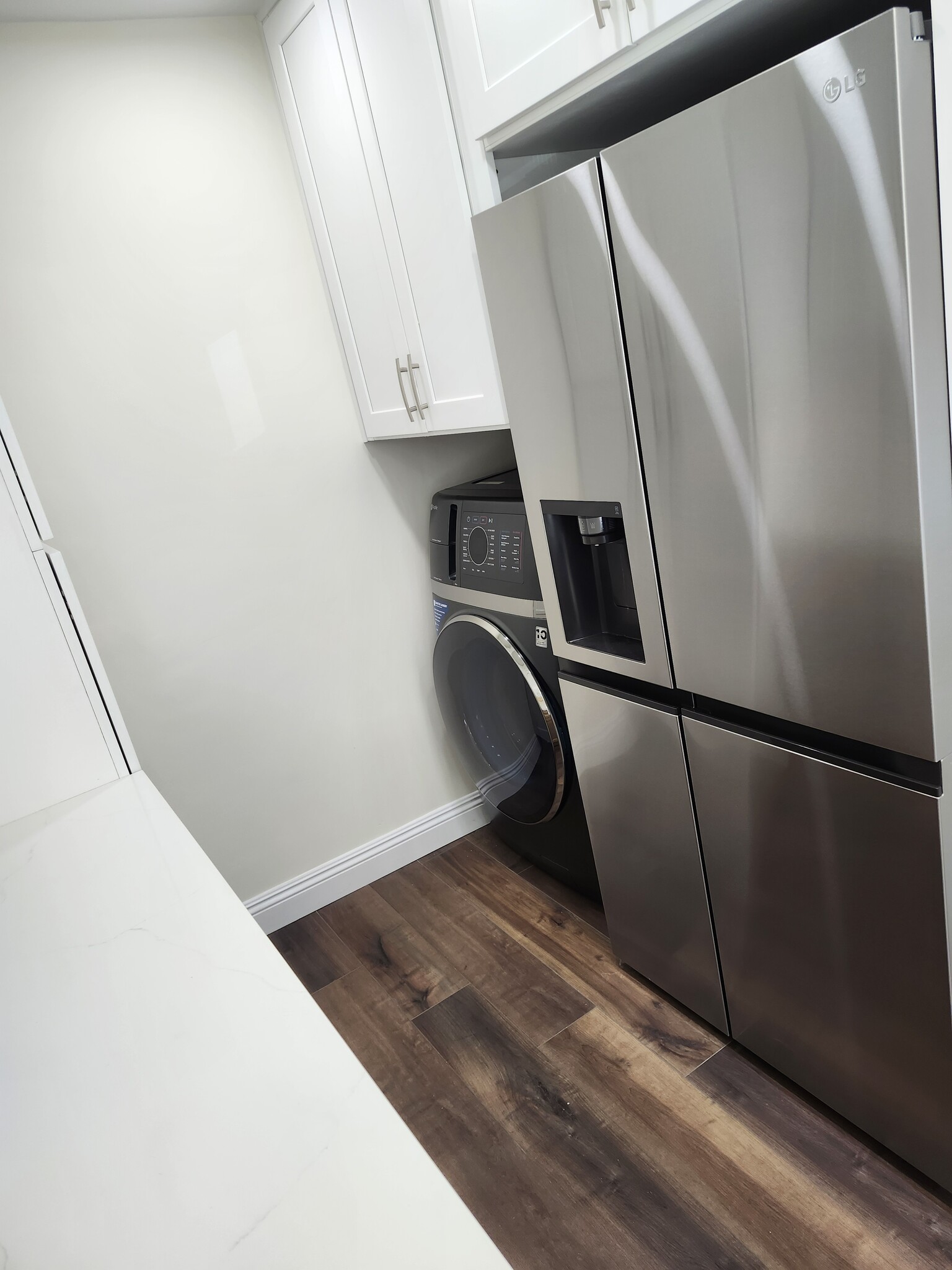 Building Photo - 10980 Palms Blvd