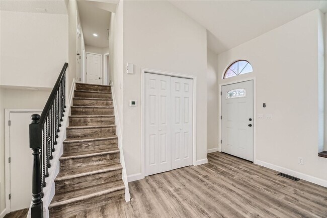 Building Photo - Fully renovated single family home in Castle Rock for rent