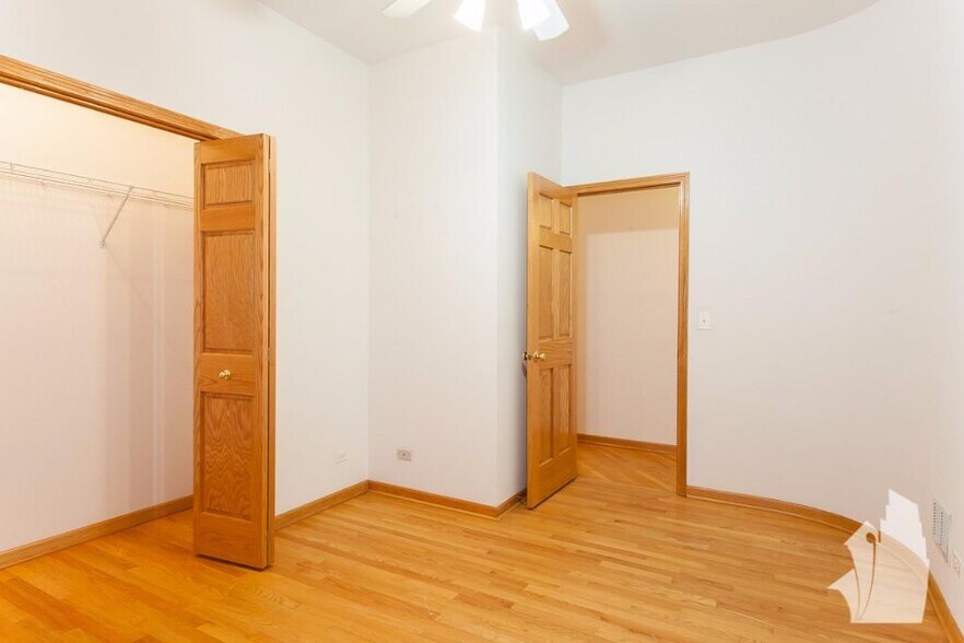 Building Photo - 1326 W Diversey Pky