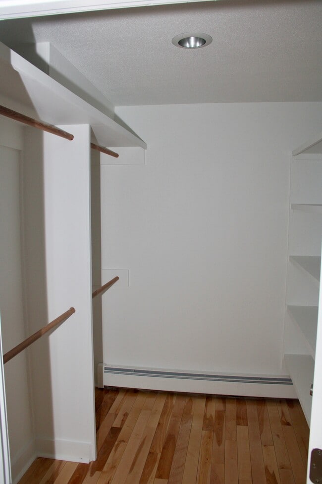 Building Photo - 202 N Ridge Run