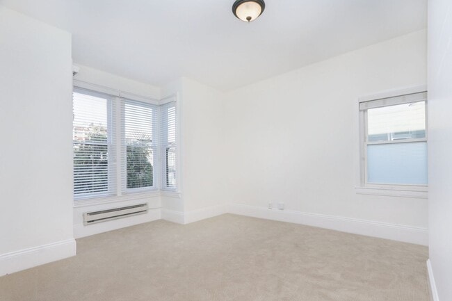 Building Photo - 3 Bed / 2 Bath pet friendly large and sunny unit on 24th St in Noe Valley. YouTube tour!