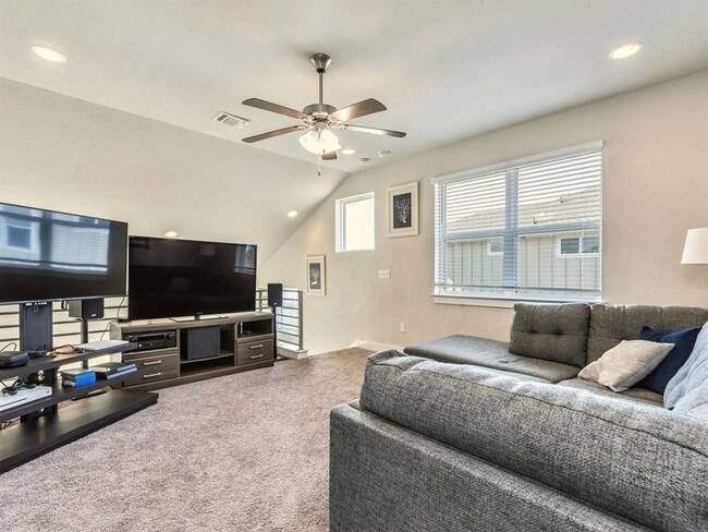 Building Photo - Inviting 4/BR 2.5/BA Home in Austin