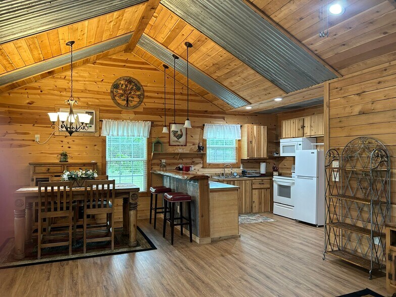 Building Photo - 6295 Spring Branch Rd