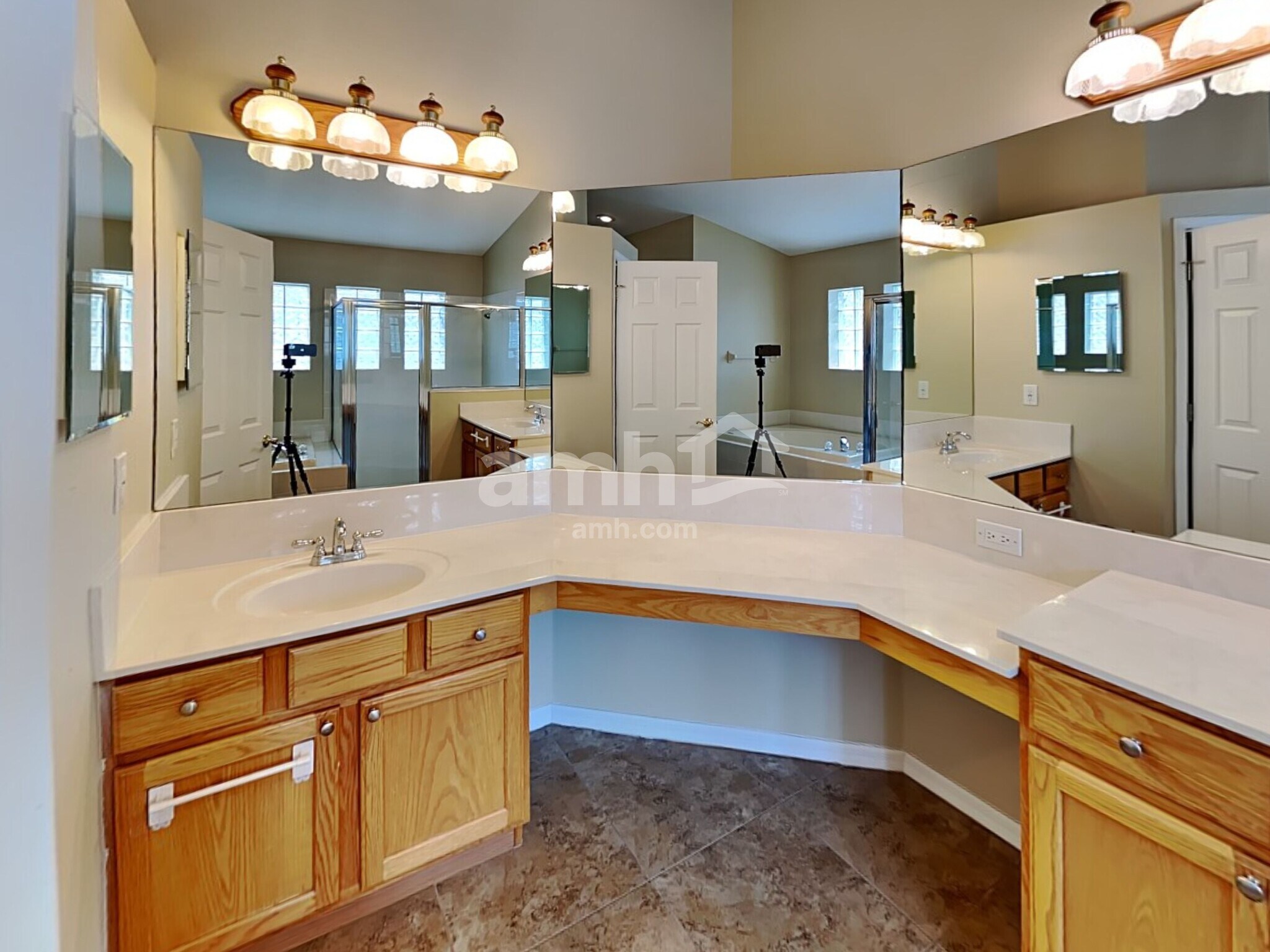 Building Photo - 10223 Meadow Crossing Dr