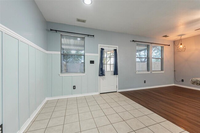 Building Photo - 336 Capella Oaks Ln