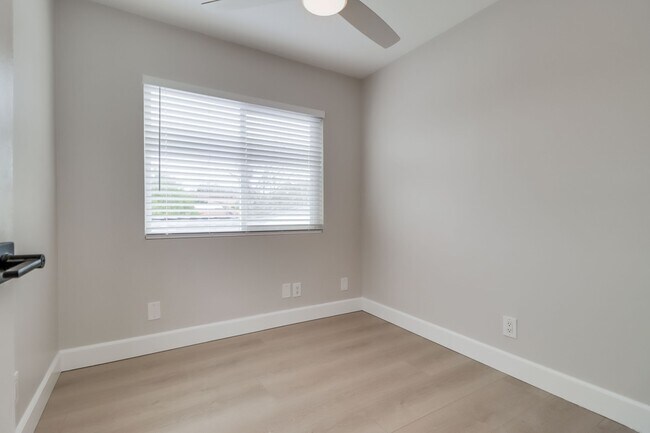 Building Photo - 4138 Lois St