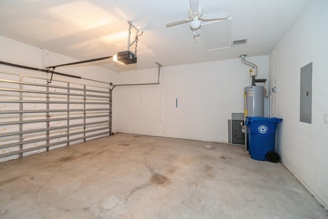 Building Photo - 7865 15th Ln