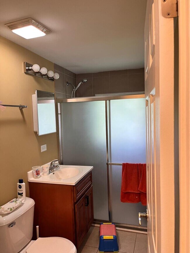 Building Photo - 236 Wellesley Ct