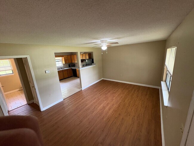 Building Photo - 11 Crosswinds Dr