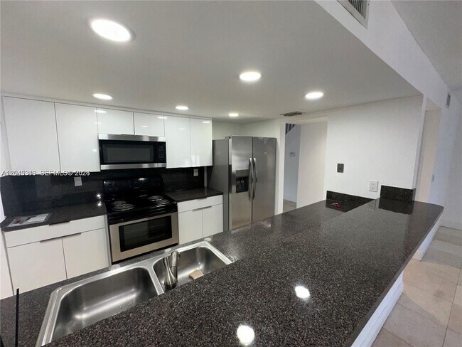 Building Photo - 3756 NE 166th St