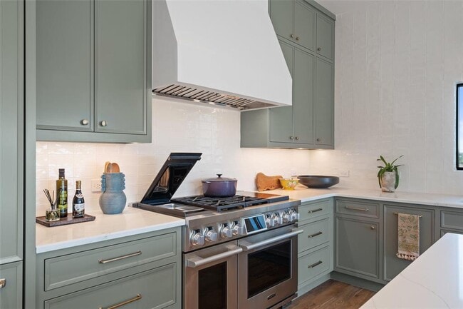 Building Photo - 5914 Cape Coral Dr