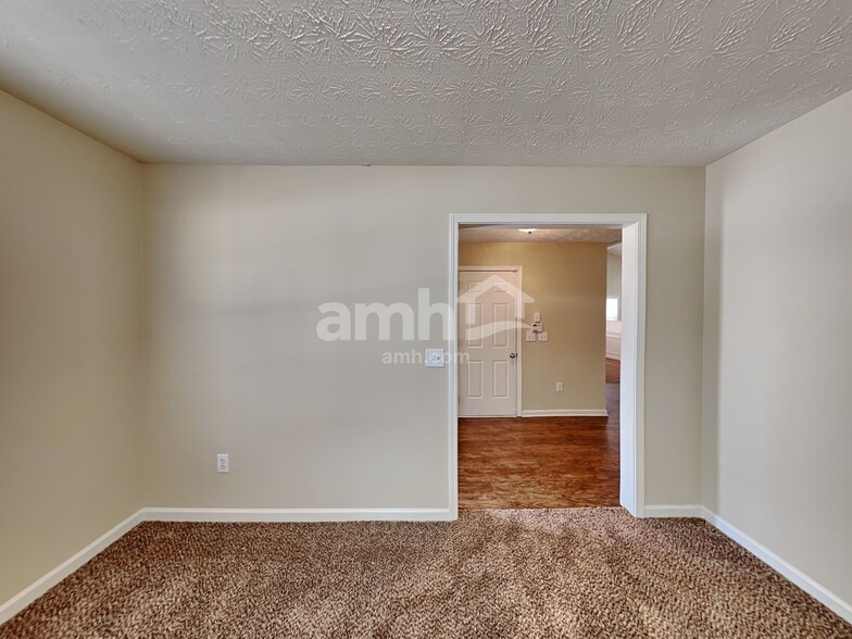 Building Photo - 661 Stonecrest Dr