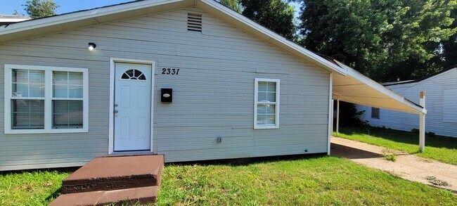 Building Photo - Cute 5 bedroom House