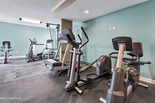 Building Photo - 2060 Beach Blvd