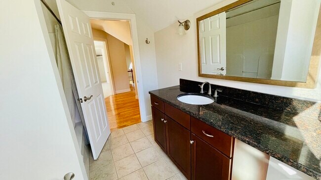 Building Photo - 25 Flint Pond Dr