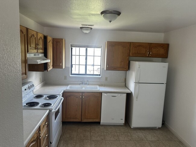 Building Photo - For a limited time sign for $1295 a month