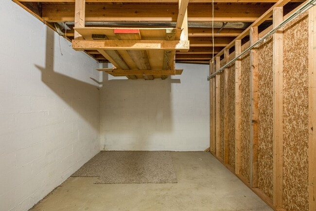 Building Photo - 3303 Spring Lake Ct