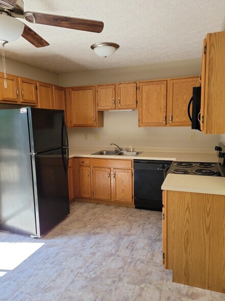 Building Photo - 205 Sandridge Dr