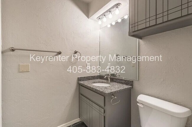 Building Photo - 9020-9020 N Rockwell Dr