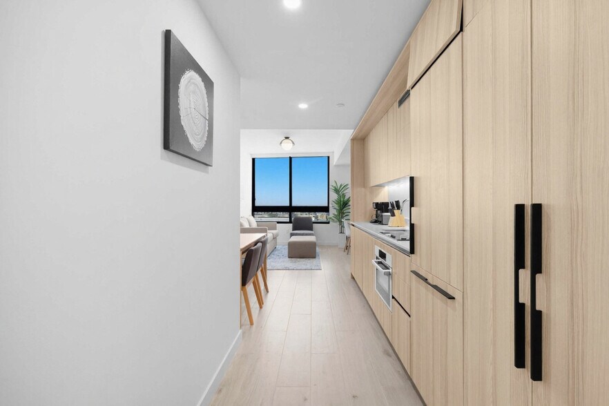 Building Photo - 225 N Miami Ave