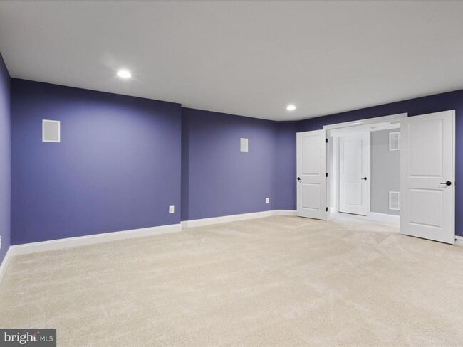 Building Photo - 41595 Revival Dr
