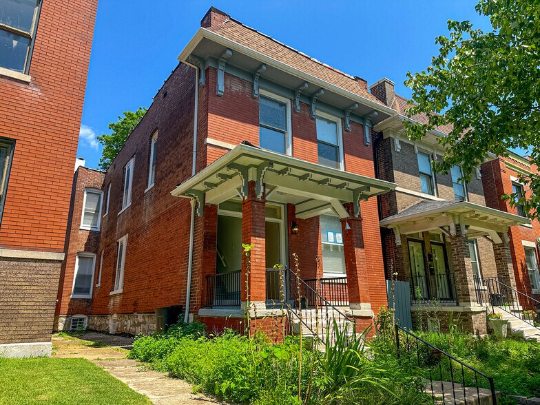 Building Photo - 4167 Botanical Ave