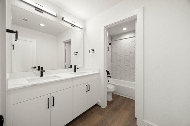 Building Photo - 2752 Sunny Briar Dr