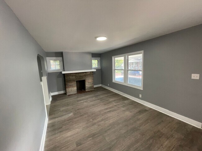 Building Photo - SECTION 8 and EDEN Accepted!!! Newly Renov...