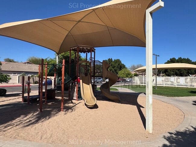 Building Photo - 5313 E Hilton Ave