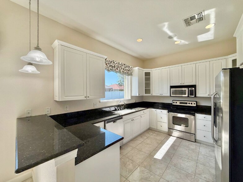 Building Photo - 6018 NW Winfield Dr