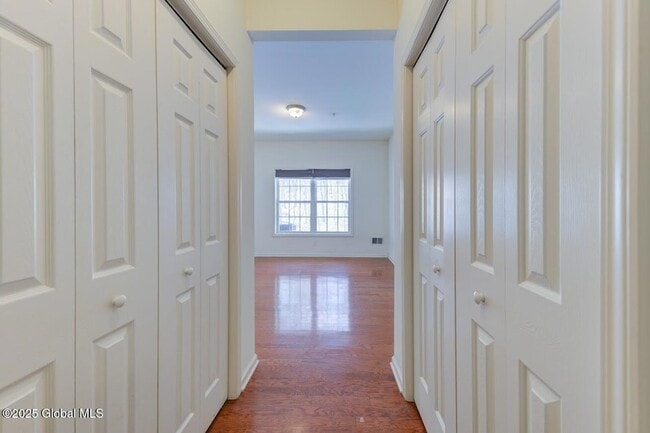 Building Photo - 55 Renaissance Ln