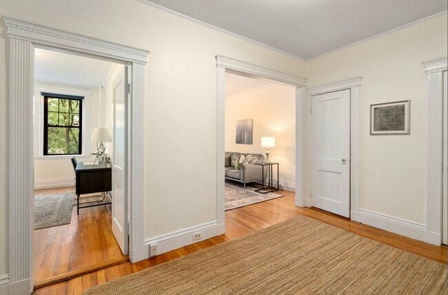 Building Photo - 382 Riverway St