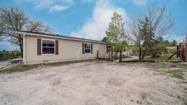 Building Photo - Spacious 4 Bedroom Near Woodman & Black Fo...